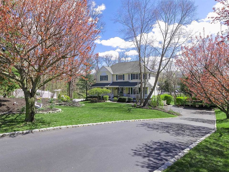 1st image of 4 High Hedges Ct