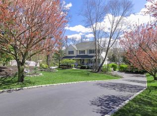 4 High Hedges Ct, Head of the Harbor, NY 11780