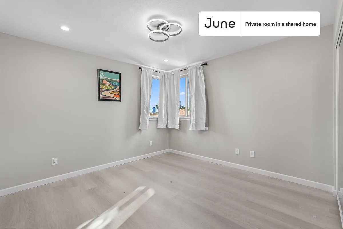 Queen bedroom in 5 bed/5 bath home in Boyle Heights #1828 C — Photo 2