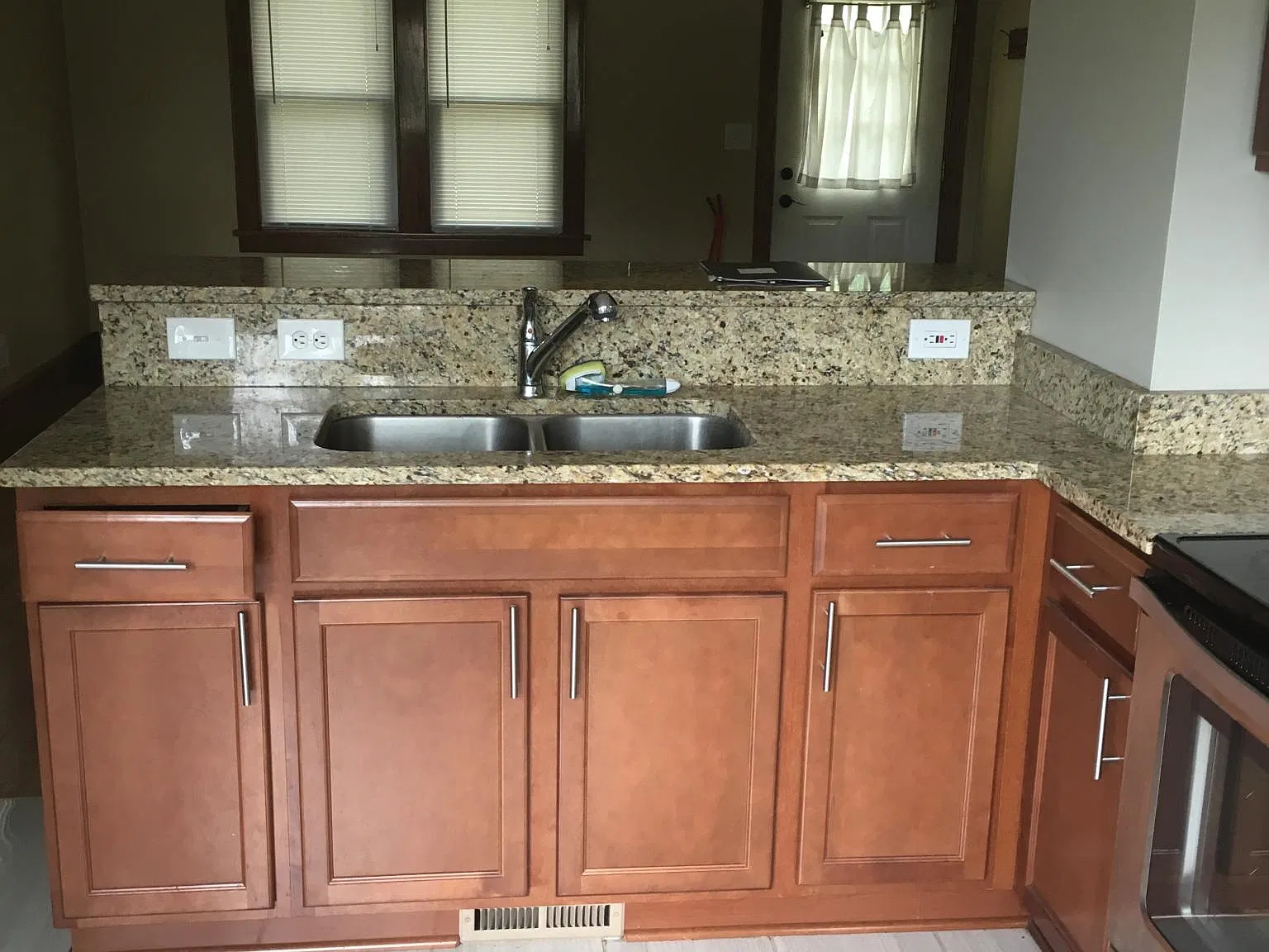 4 bed, 1500 sqft, $2,600 — Photo 3
