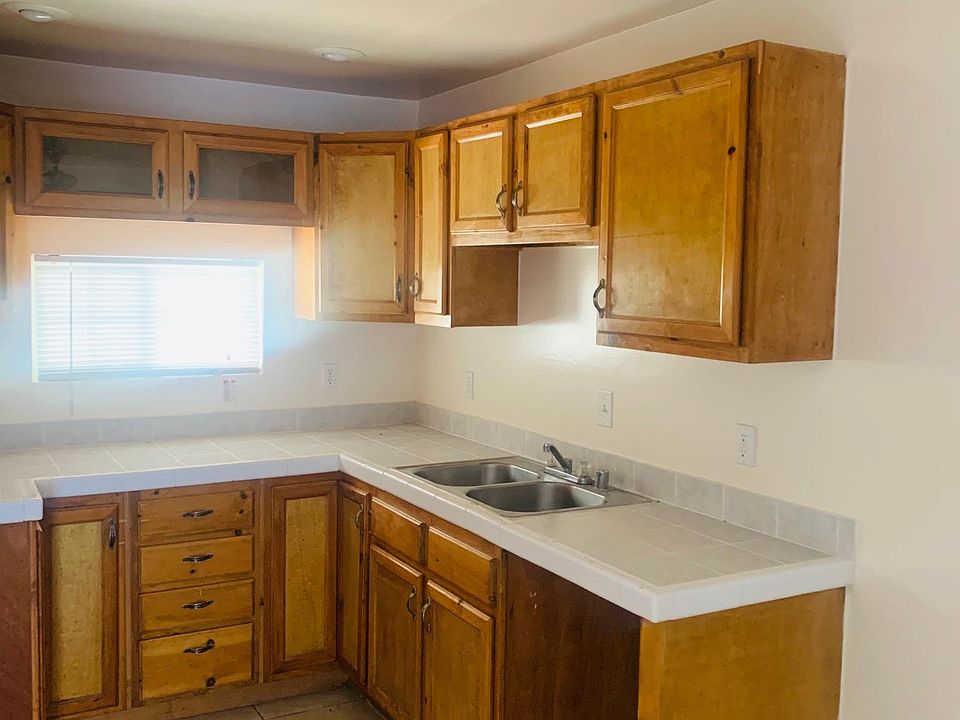 1st image of 6643 Woodley Ave #3