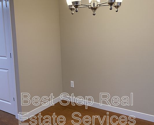 5th image of 10135 161st St NW