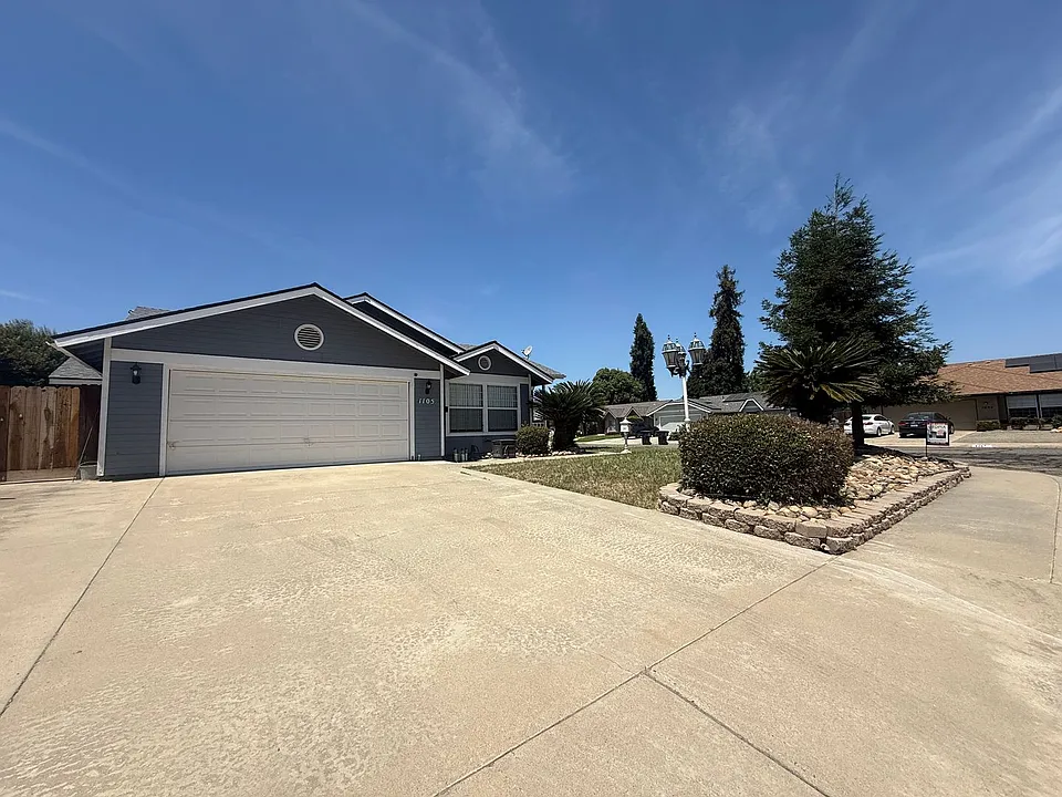 1105 S Jeffrey Ct