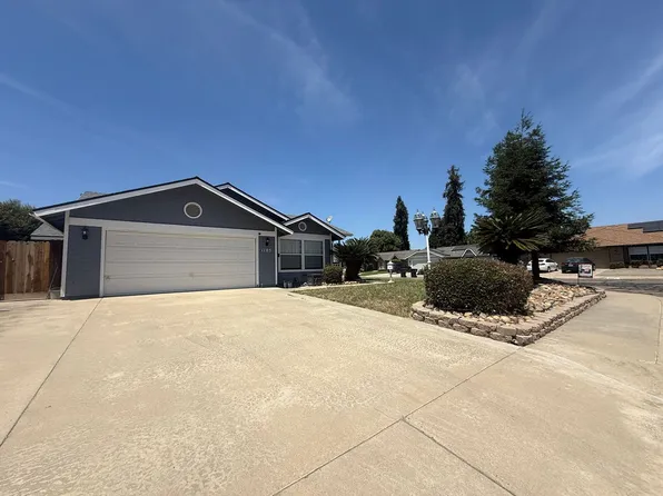 1105 S Jeffrey Ct, Visalia, CA 93292