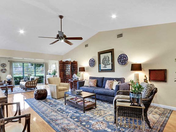 5th image of 12658 SE Cascades Ct