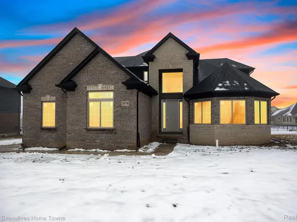 35770 Addison Dr, New Baltimore, MI 48047