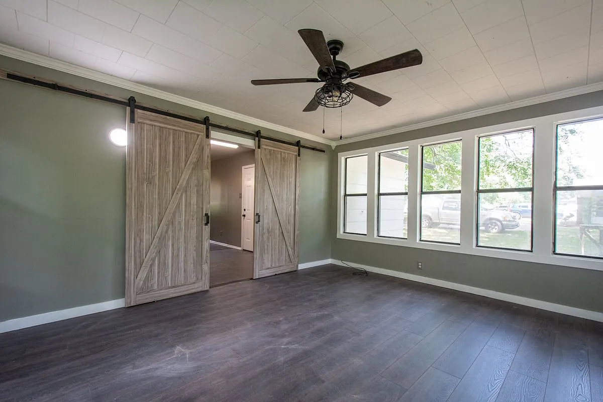 3 bed, 1.0 bath, 1313 sqft, $1,300 — Photo 4