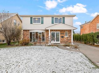 65 Vernier Rd, Grosse Pointe Shores, MI 48236