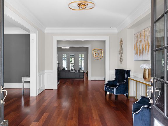 3rd image of 980 Fenimore Cir