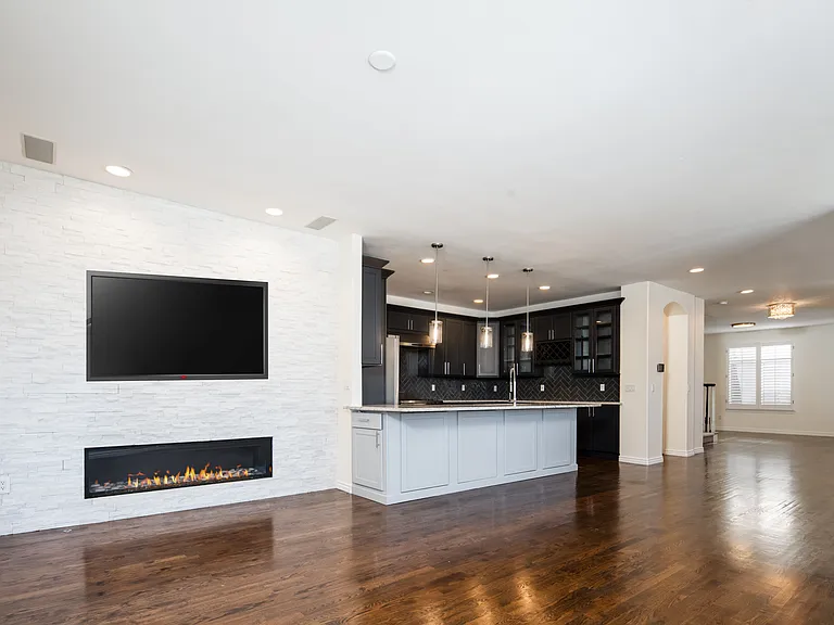 335 N Josephine St #A — Photo 17