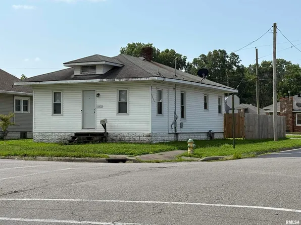 1933 Gartside St, Murphysboro, IL 62966