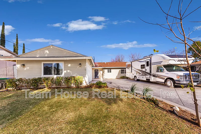 22327 Espuella Dr