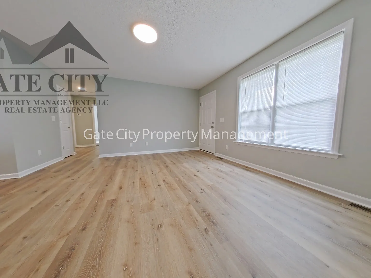 3 bed, 10 sqft, $1,425 — Photo 4