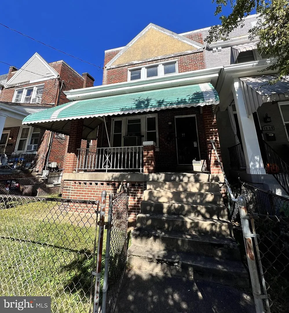 1528 Ridge Pl SE photo 1