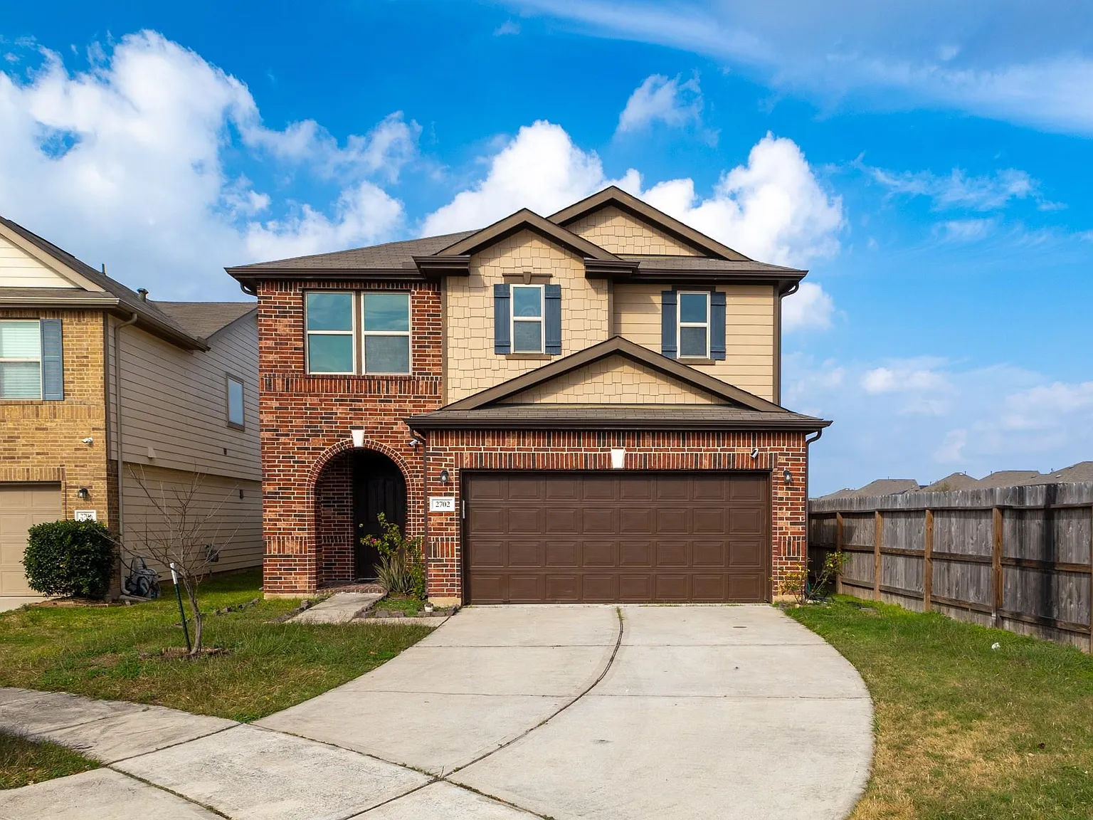 3 bed, 2.5 bath, 2162 sqft, $2,400 — Photo 1