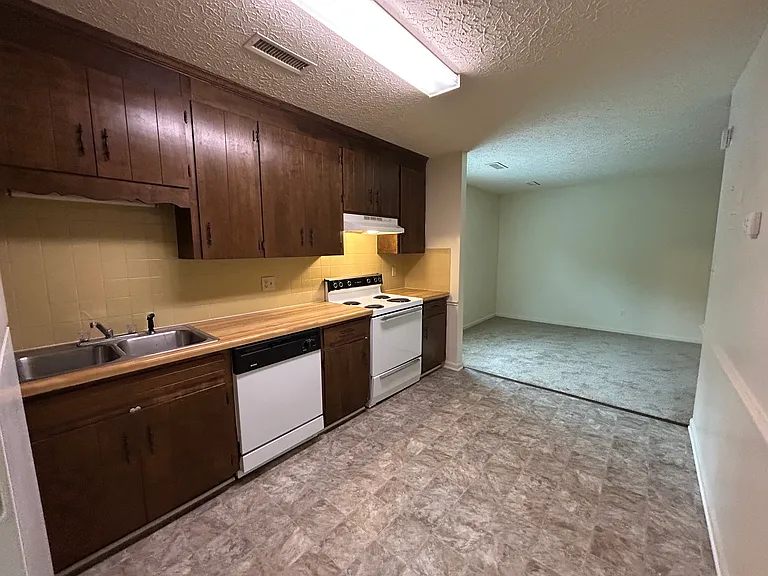 Beechwood Apartments — Photo 11