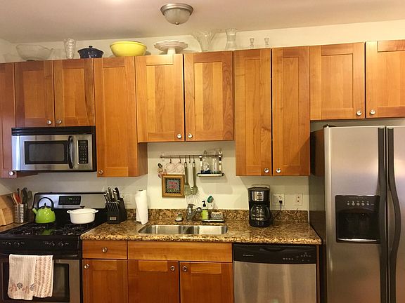 3rd image of 3005 W Gunnison St APT 1w