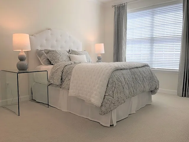 Large windows for natural light in all bedrooms Large windows for natural light in all bedrooms