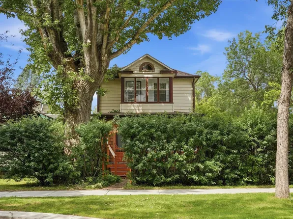 11254 95a St NW, Edmonton, AB T5G 1N8