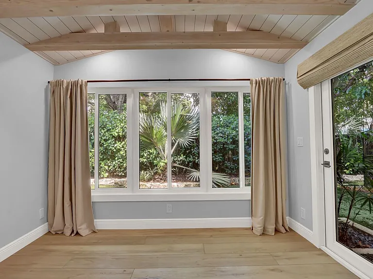 382 SE Edgewood Dr — Photo 17