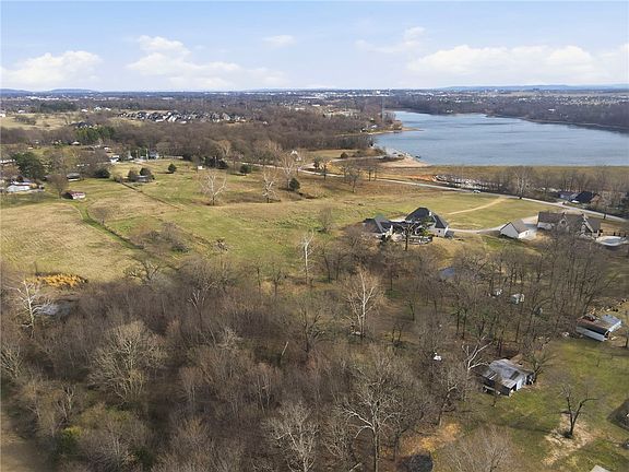 4th image of E Lake Rd