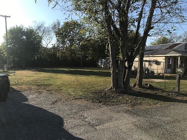 2nd image of 207 Harp Ln
