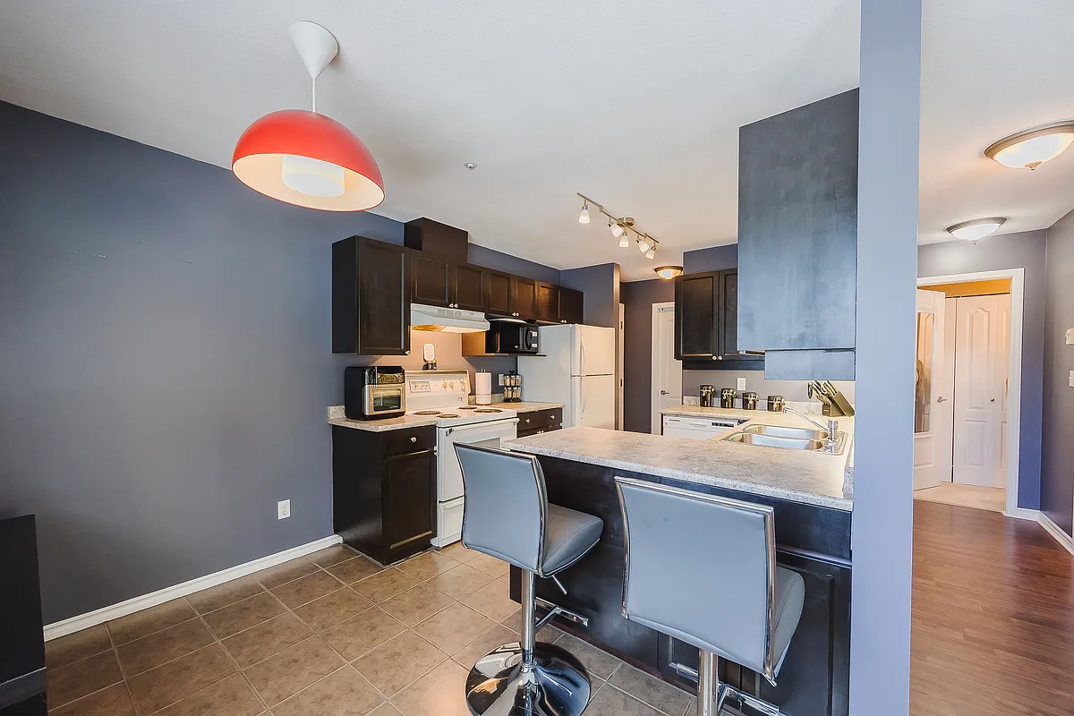 Building Photo - 22722 Lougheed Hwy #201
