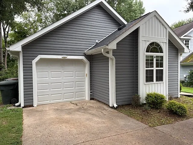 16 Pipers Glen Ct — Photo 1