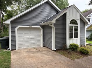 16 Pipers Glen Ct, Greensboro, NC 27406