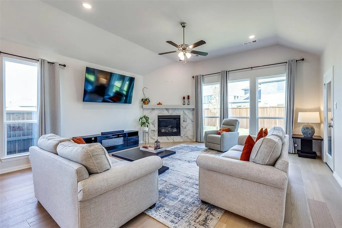 4 bed, 2510 sqft, $3,200 — Photo 4