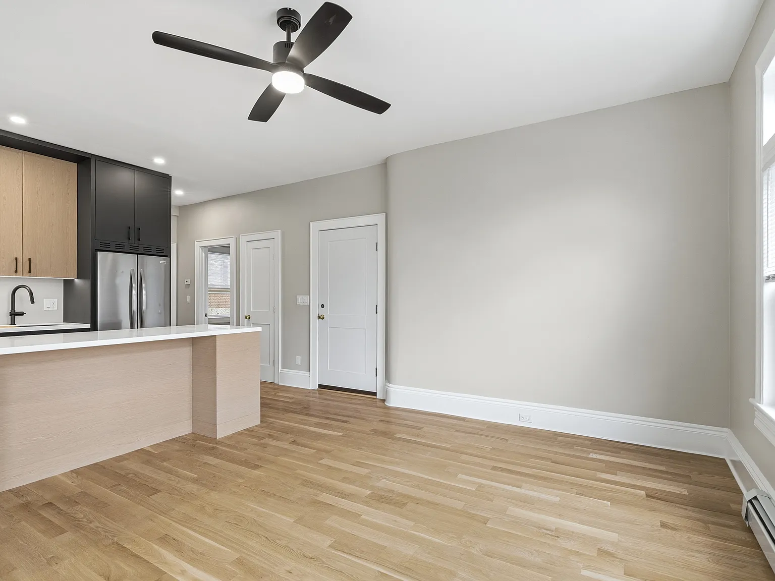 2 bed, 750 sqft, $3,650 — Photo 3