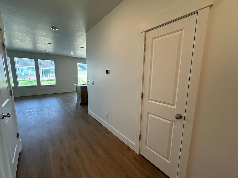 604 S 2355 W — Photo 13