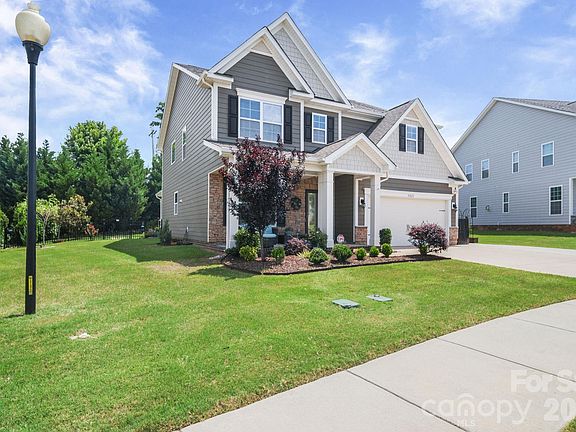 3rd image of 5021 Shadowbrook Rd