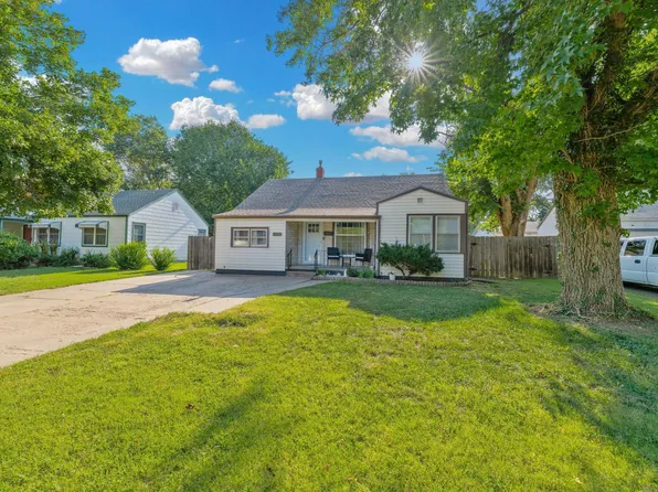 2032 S Crestway St, Wichita, KS 67218
