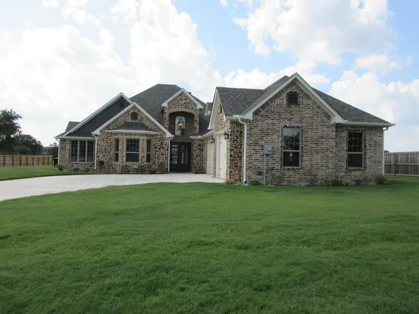 104 Circle Club Ln, Longview, TX 75602