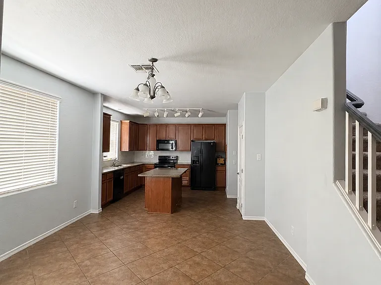 4370 E Carla Vista Dr — Photo 2