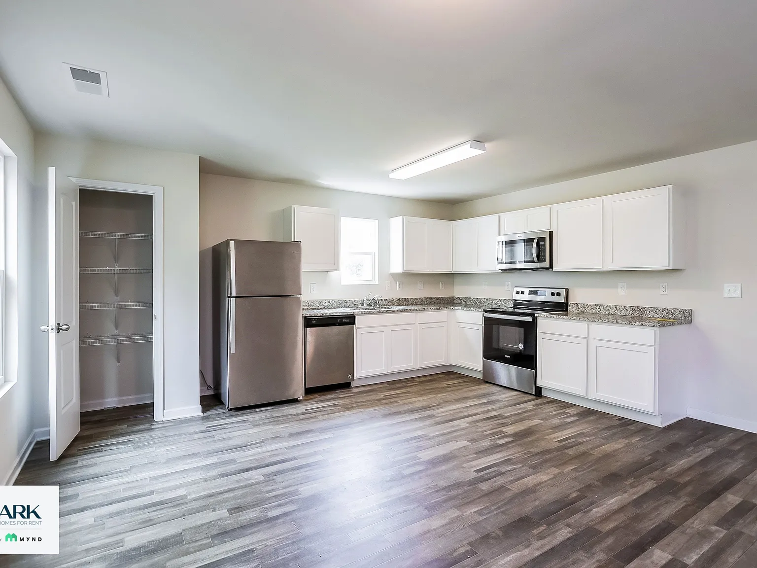 4 bed, 3.0 bath, 1811 sqft, $2,015 — Photo 4