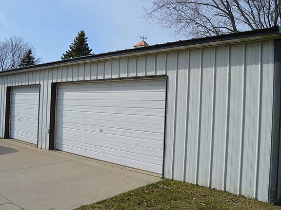 2nd image of 110 W Edgewood Dr