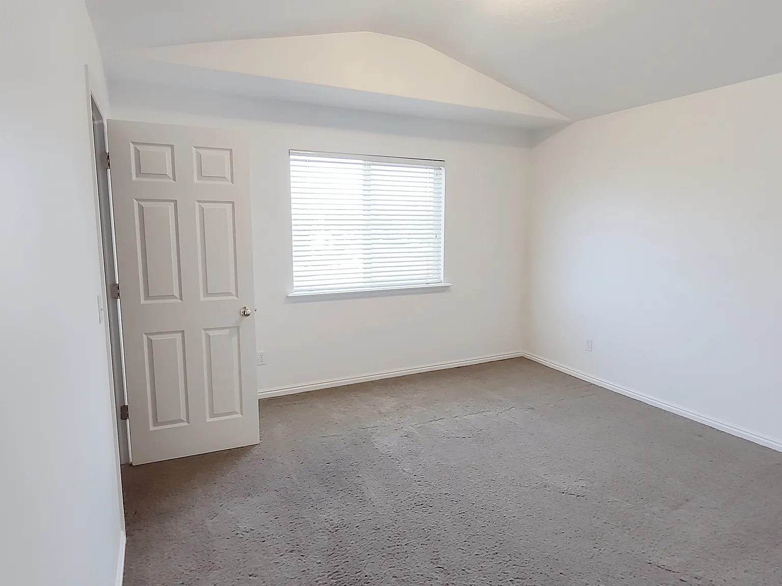 3 bed, 1218 sqft, $1,400 — Photo 2