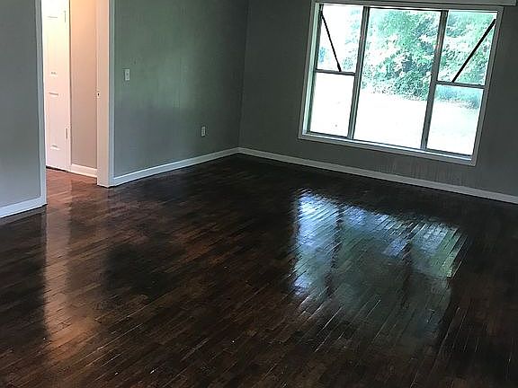 3rd image of 511 Oakdale Dr