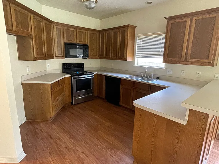 3900 Waterford Way — Photo 9