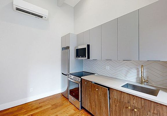 4th image of 80 Bushwick Pl #1A