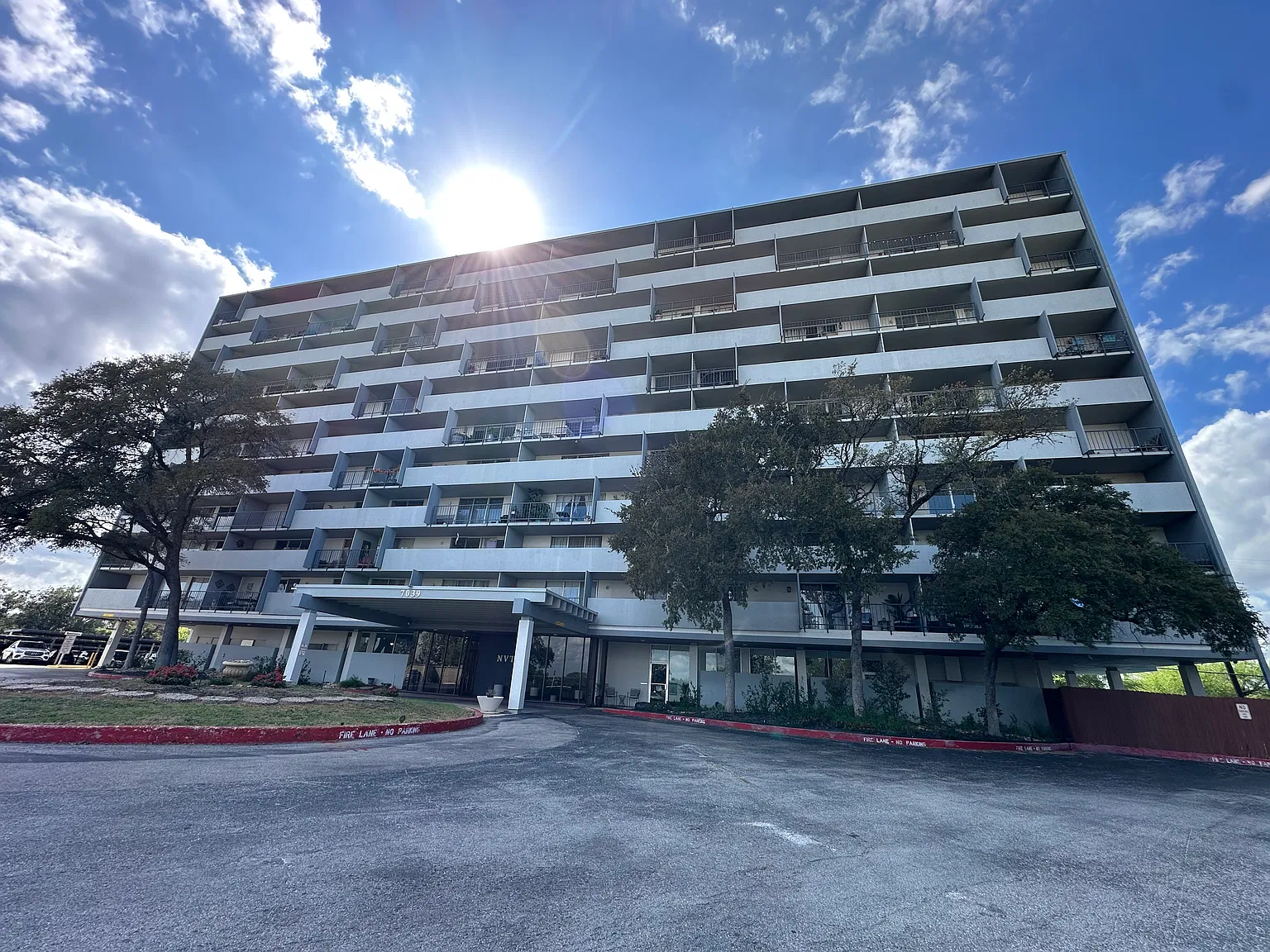 1 bed, 689 sqft, $1,300 — Photo 3