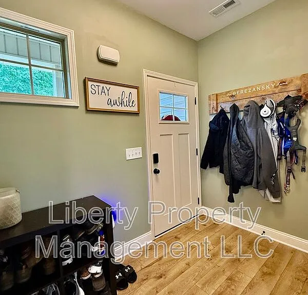 1218 Hayes Rd — Photo 4