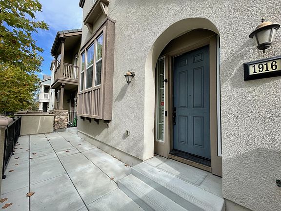 2nd image of 1916 Worthington Cir
