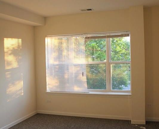 2nd image of 1544 W Glenlake Ave APT 3F
