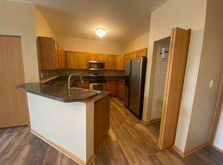 240 Springbrook Trl S, Oswego, IL 60543