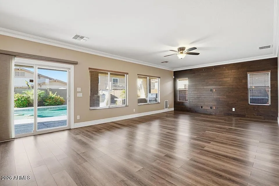 5 bed, 3.0 bath, 3256 sqft, $3,200 — Photo 4