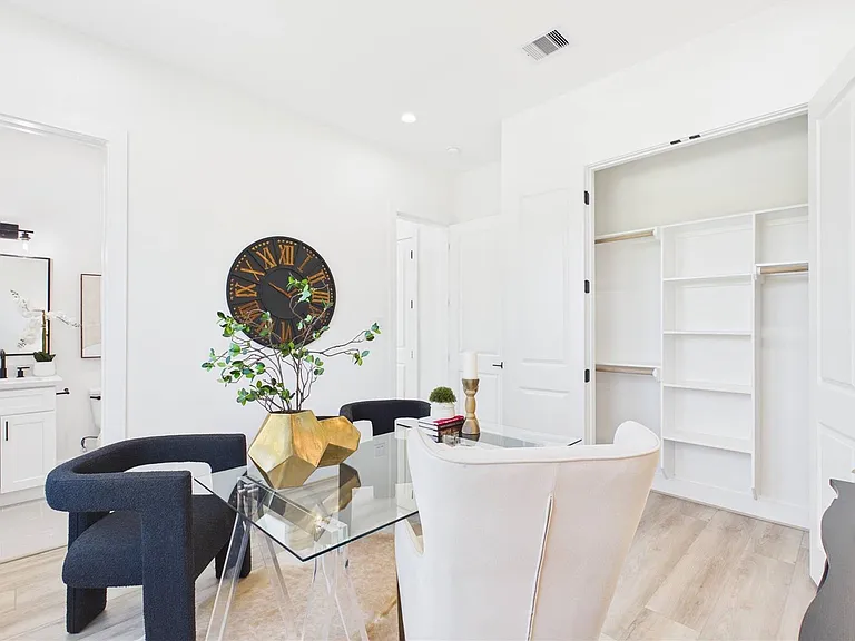 2421 Harrington St — Photo 10