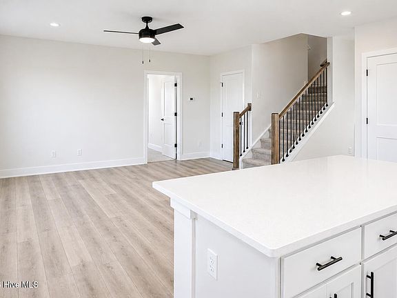 5th image of 807 Hidden Bridge Drive